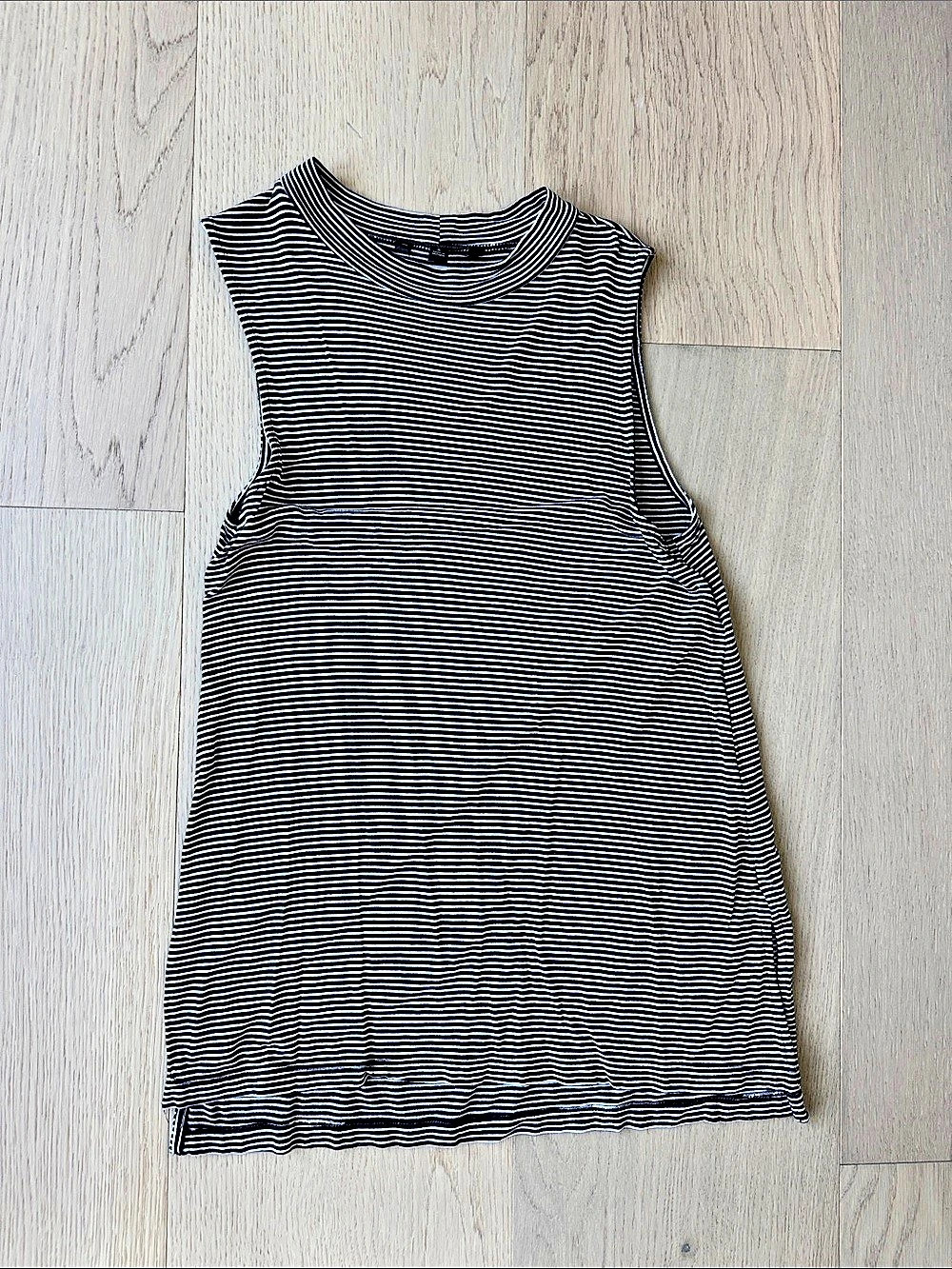 Banana Republic Mock Neck Tank Top Women’s Small Black and White Stripe Layer